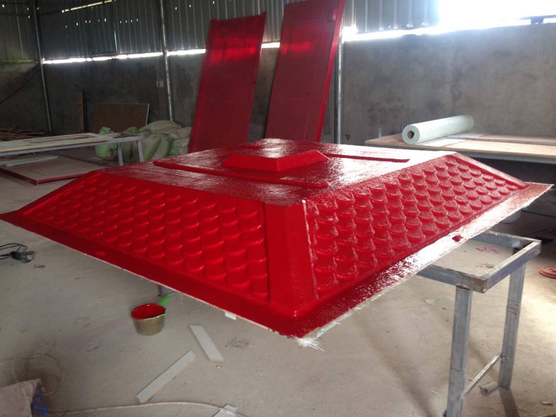 Khuôn nóc nhà bảo vệ có vị trí lắp quạt thông gió