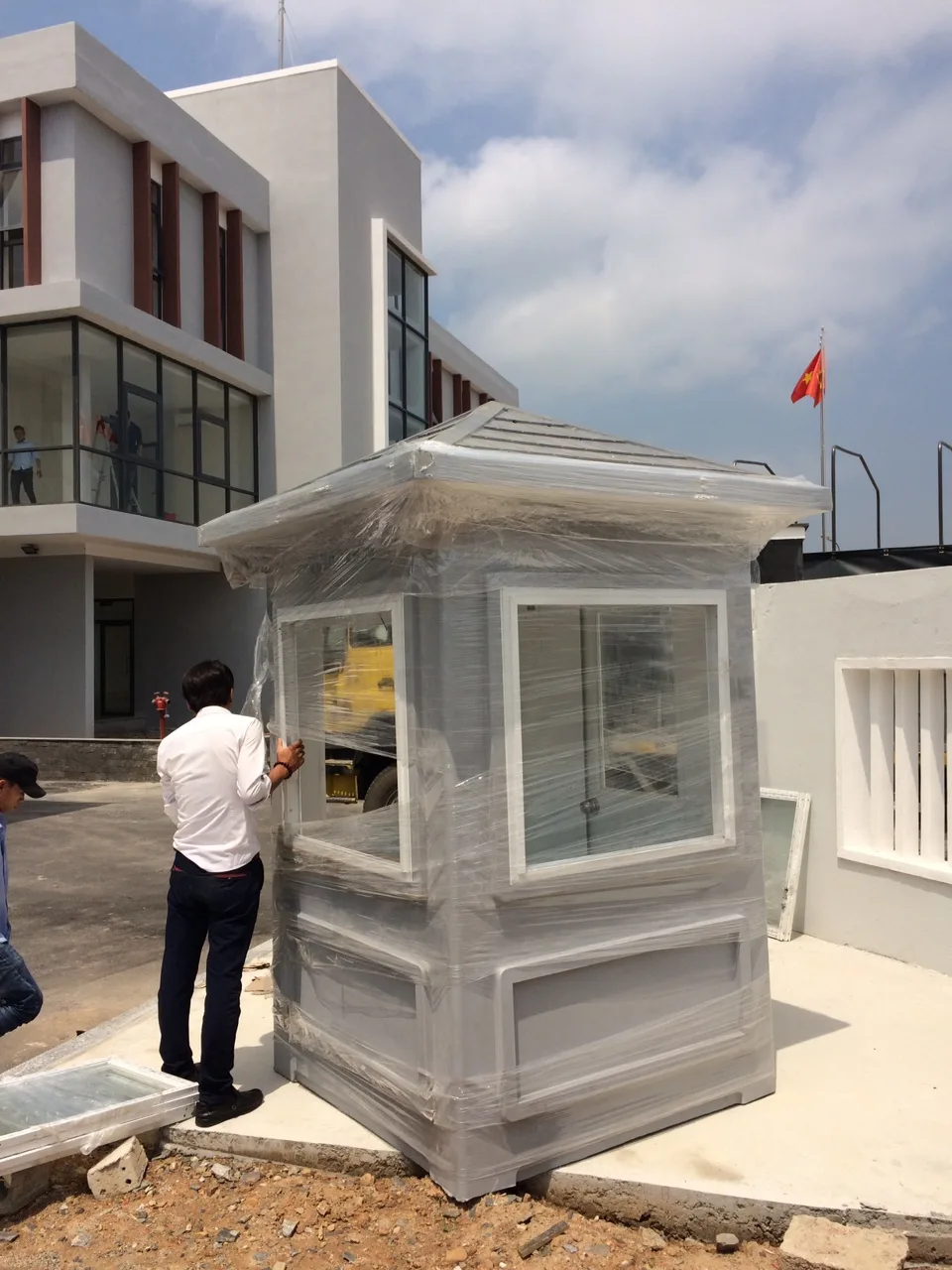 GIao nhà bảo vệ cho khách hàng điện lực Hoà Vang, TP Đà Nẵng