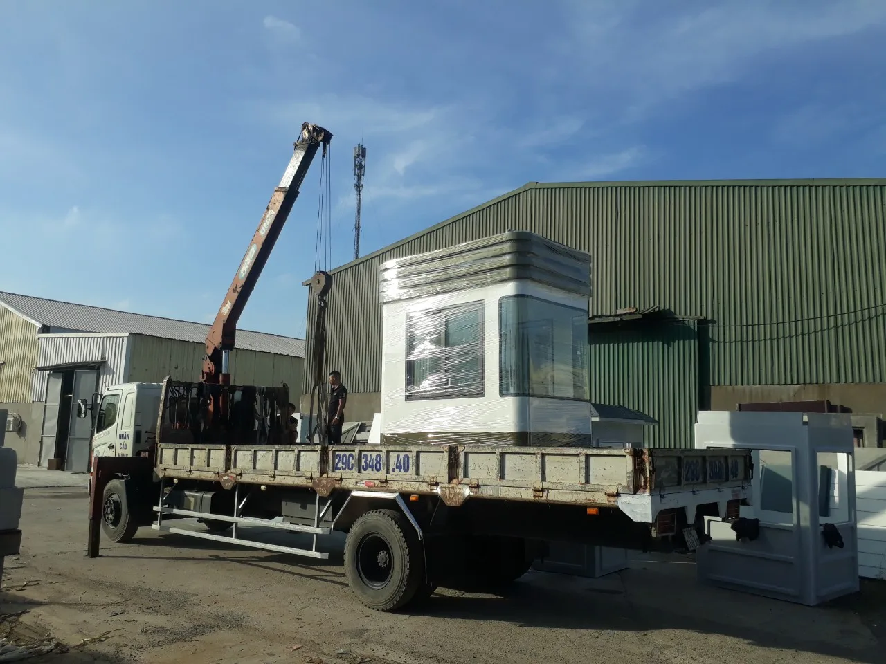 Giao hàng cabin kiểm soát phương tiện ra vào