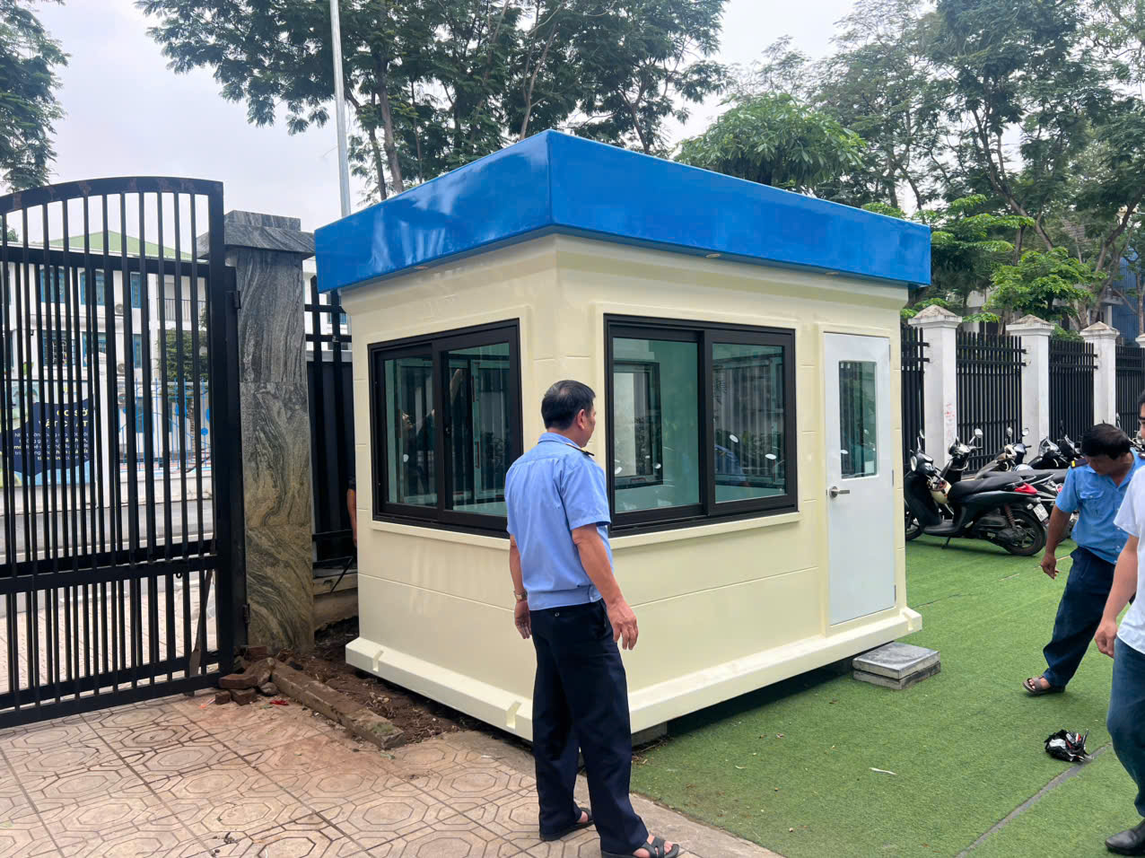Thi công nhà bảo vệ