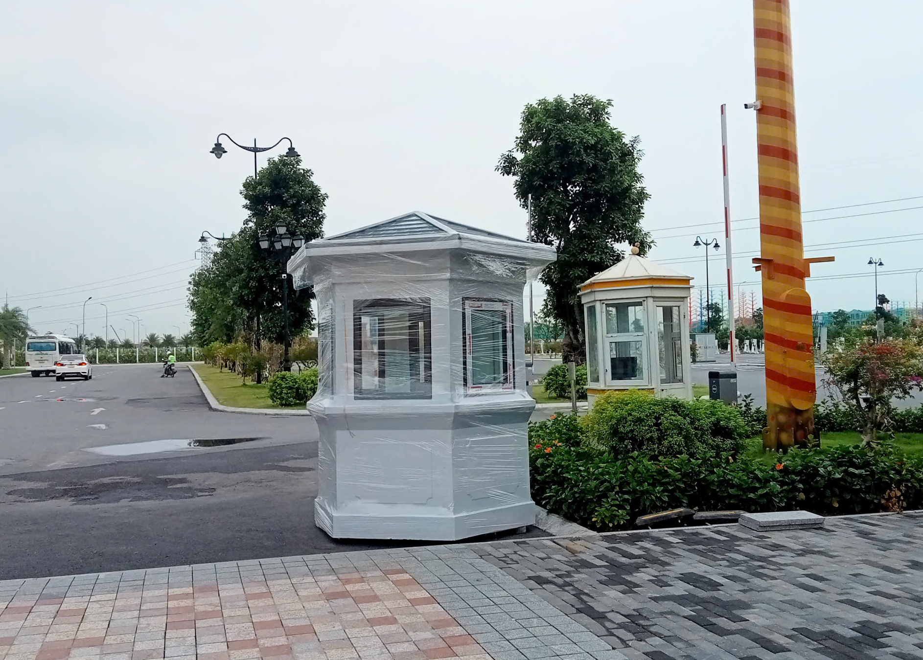 Giao bốt gác lục giác tại Vinhome